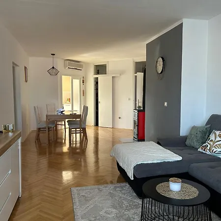 Apartment Mirna *